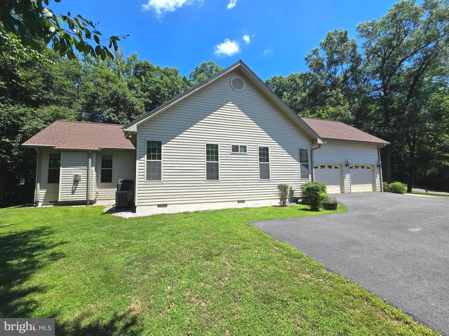 15401 Jamies Way photo 7