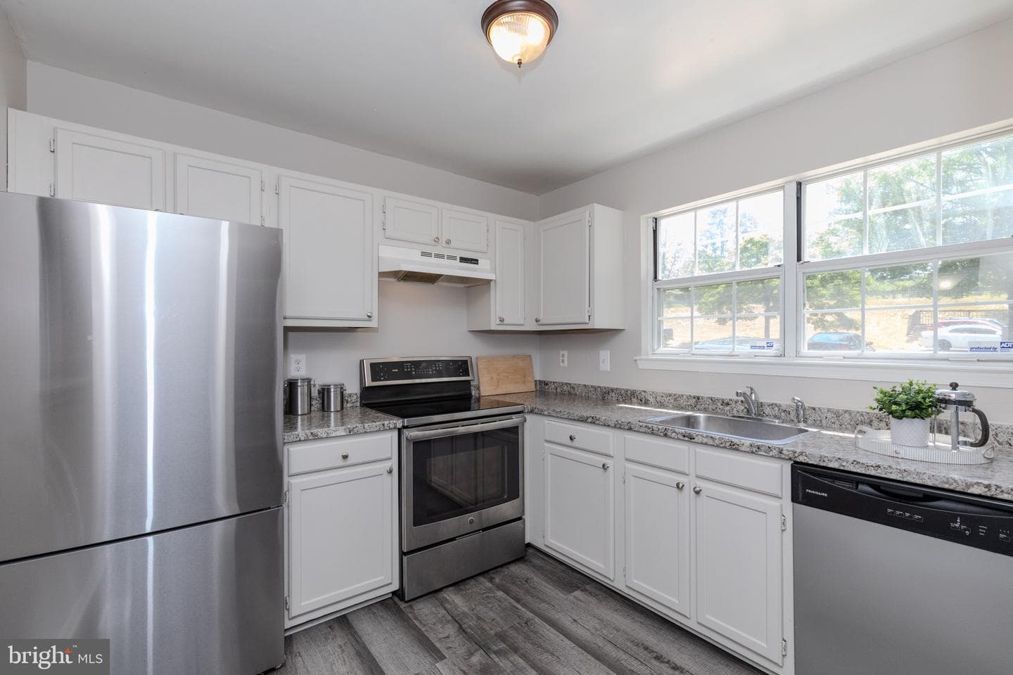 1319 Upcot Court photo 7