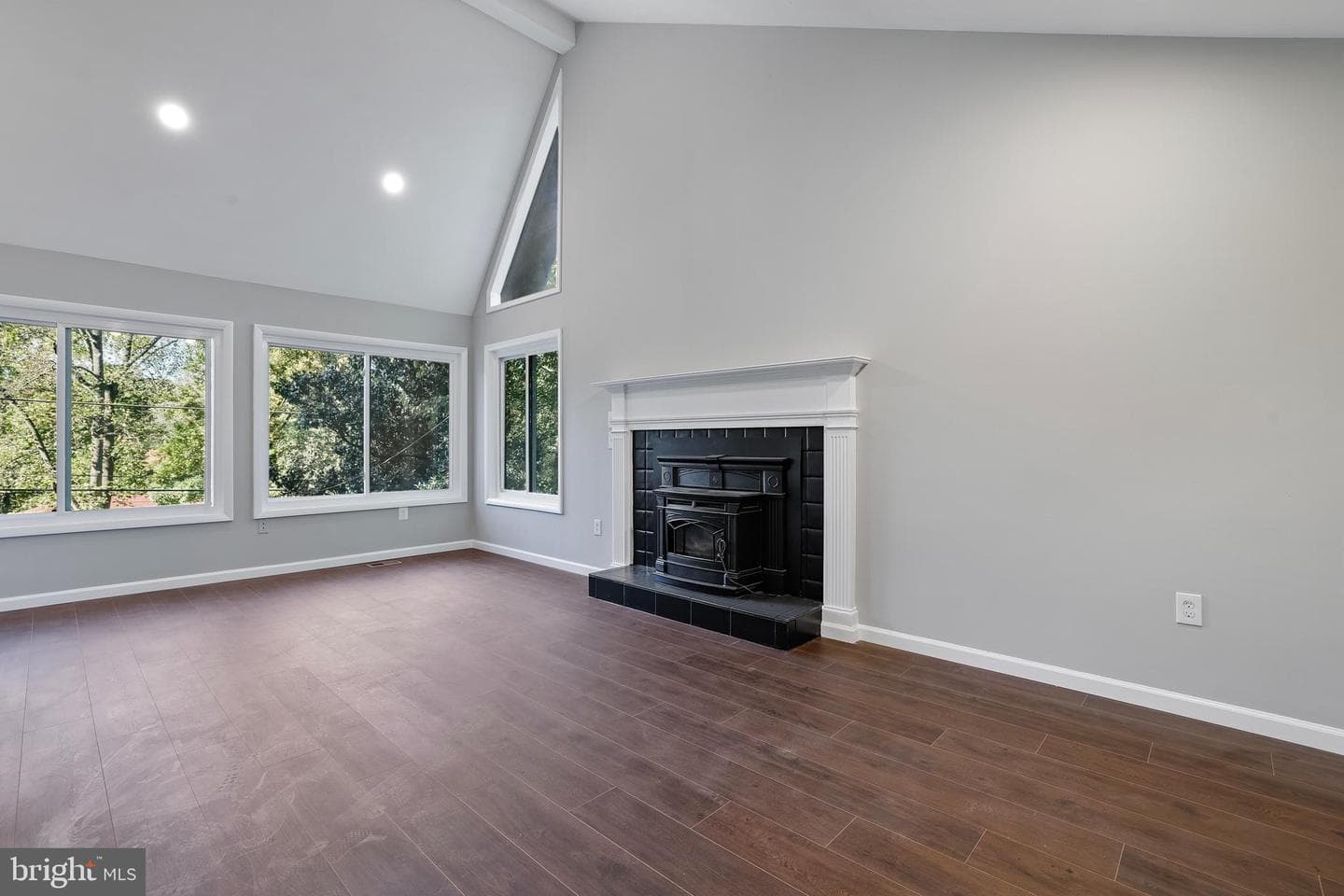 37 Lakeside Drive photo 3