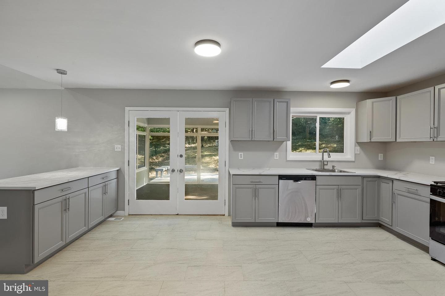 37 Lakeside Drive photo 5