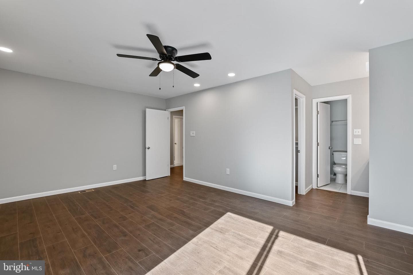 37 Lakeside Drive photo 7