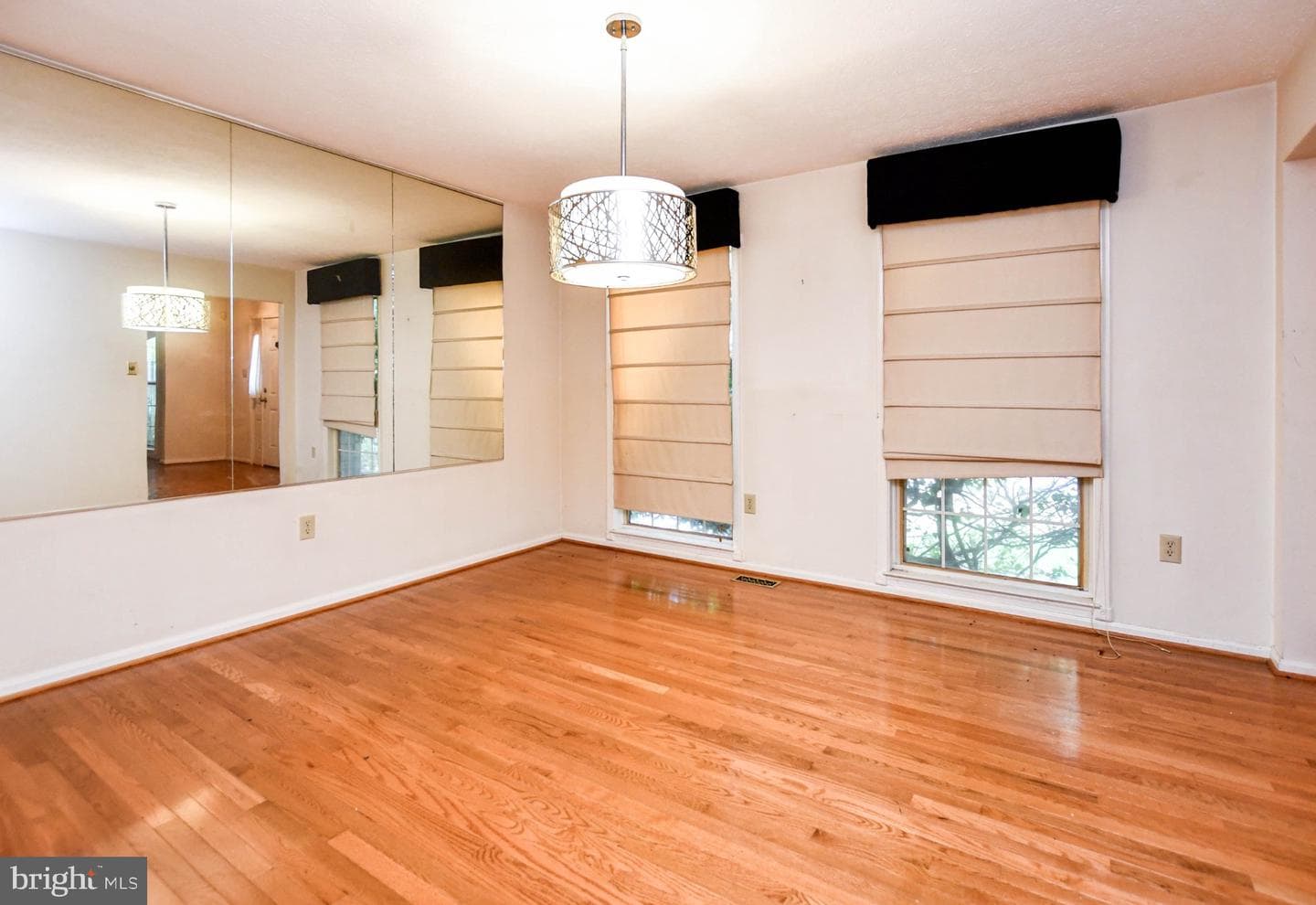 1111 Kings Heather Drive photo 20