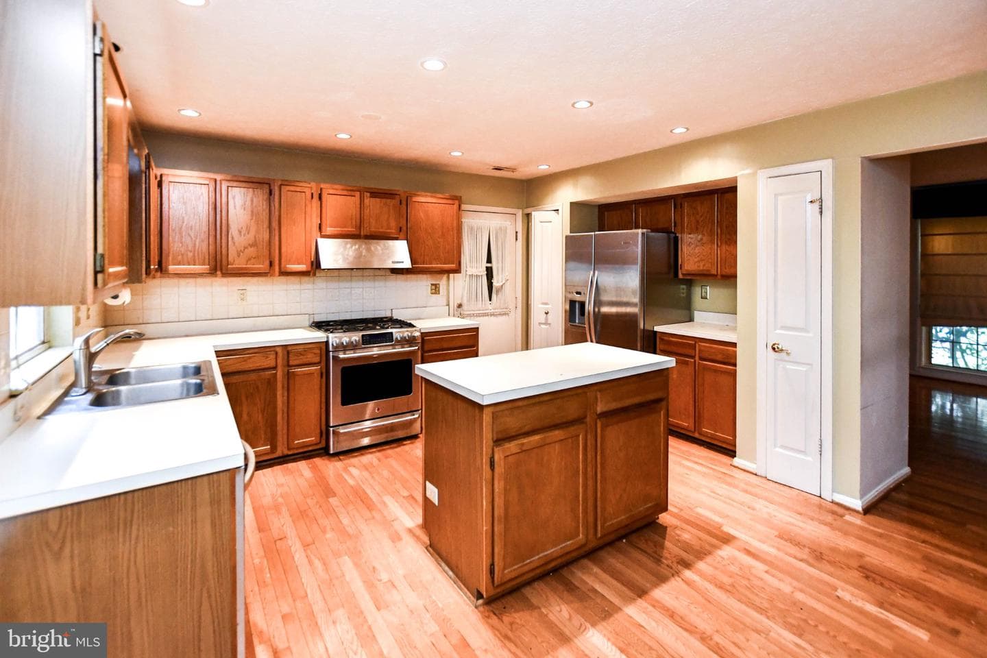 1111 Kings Heather Drive photo 30
