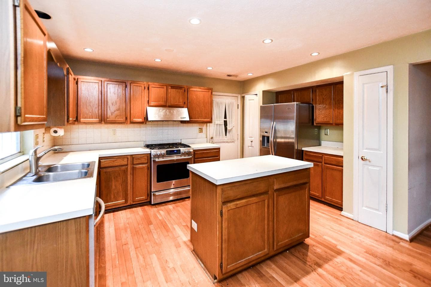 1111 Kings Heather Drive photo 34