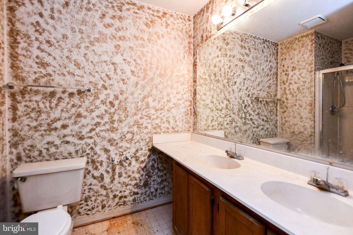 1111 Kings Heather Drive photo 45