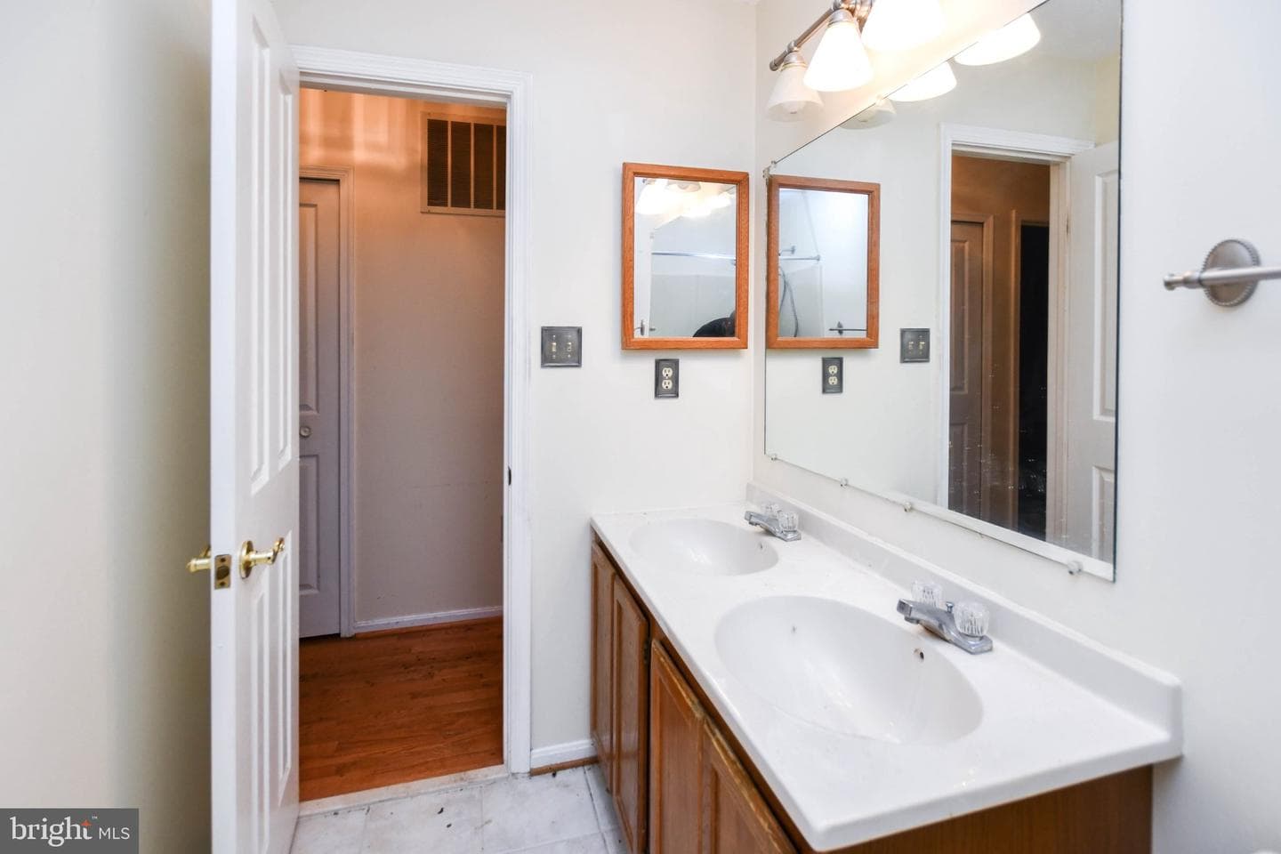 1111 Kings Heather Drive photo 53