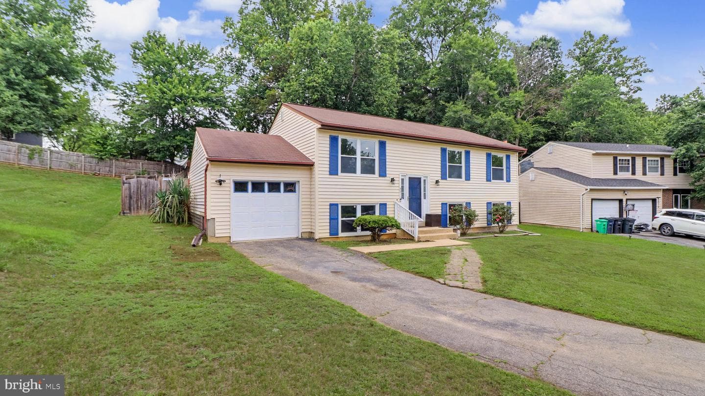 9012 Cameron Court, Clinton
