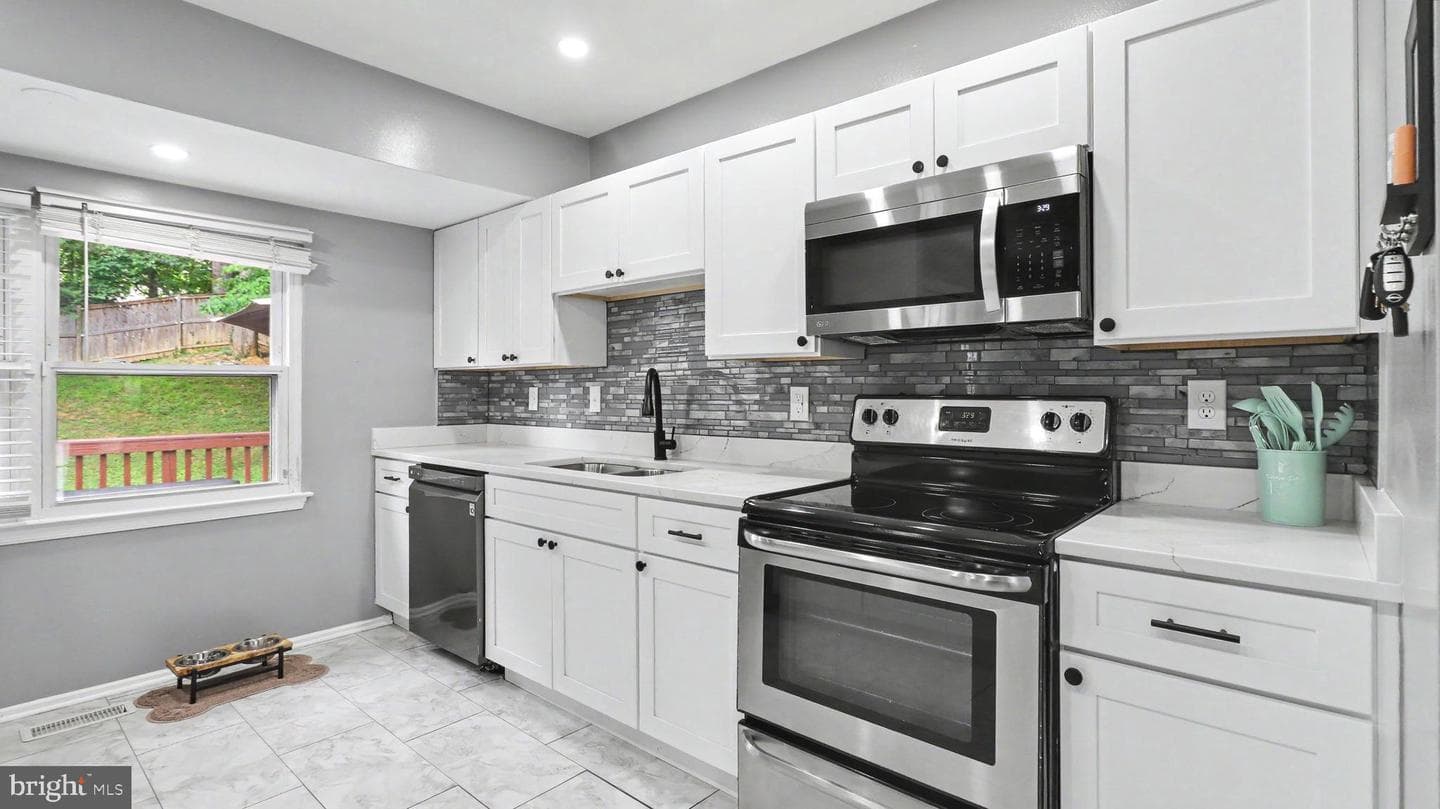 9012 Cameron Court photo 6