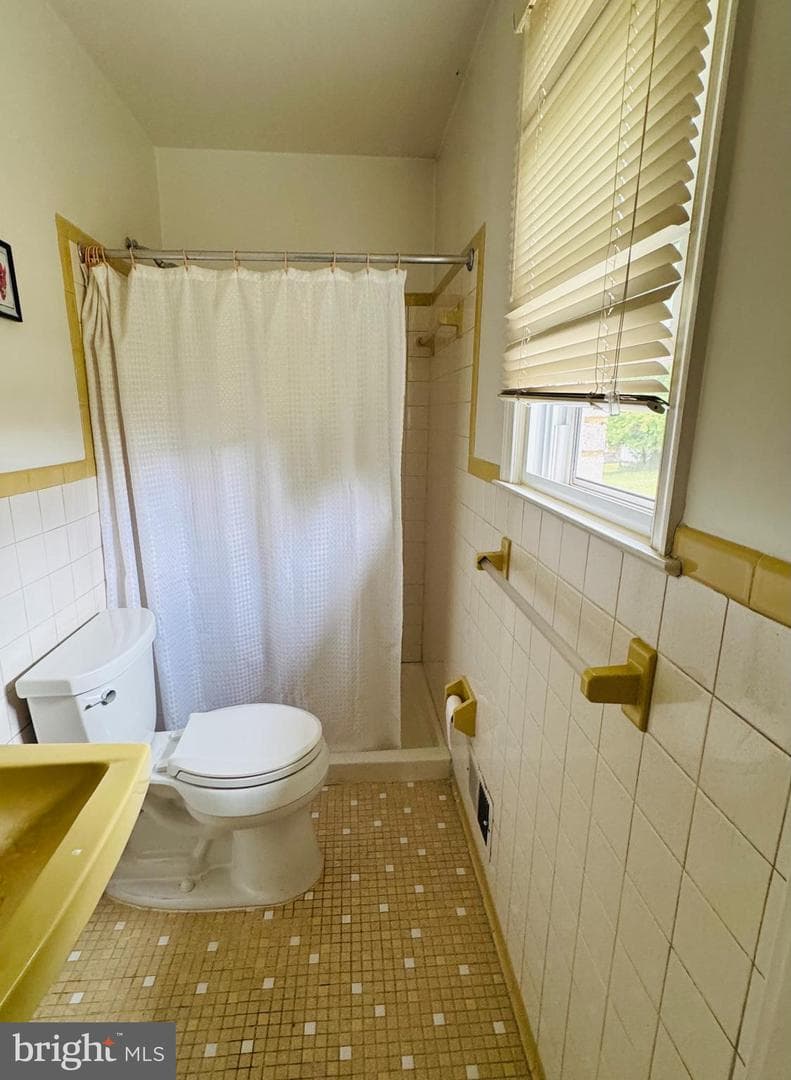 5204 Larwin Court photo 9