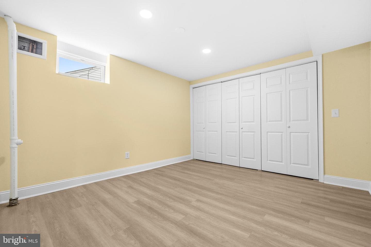 8300 Cathedral Avenue photo 29