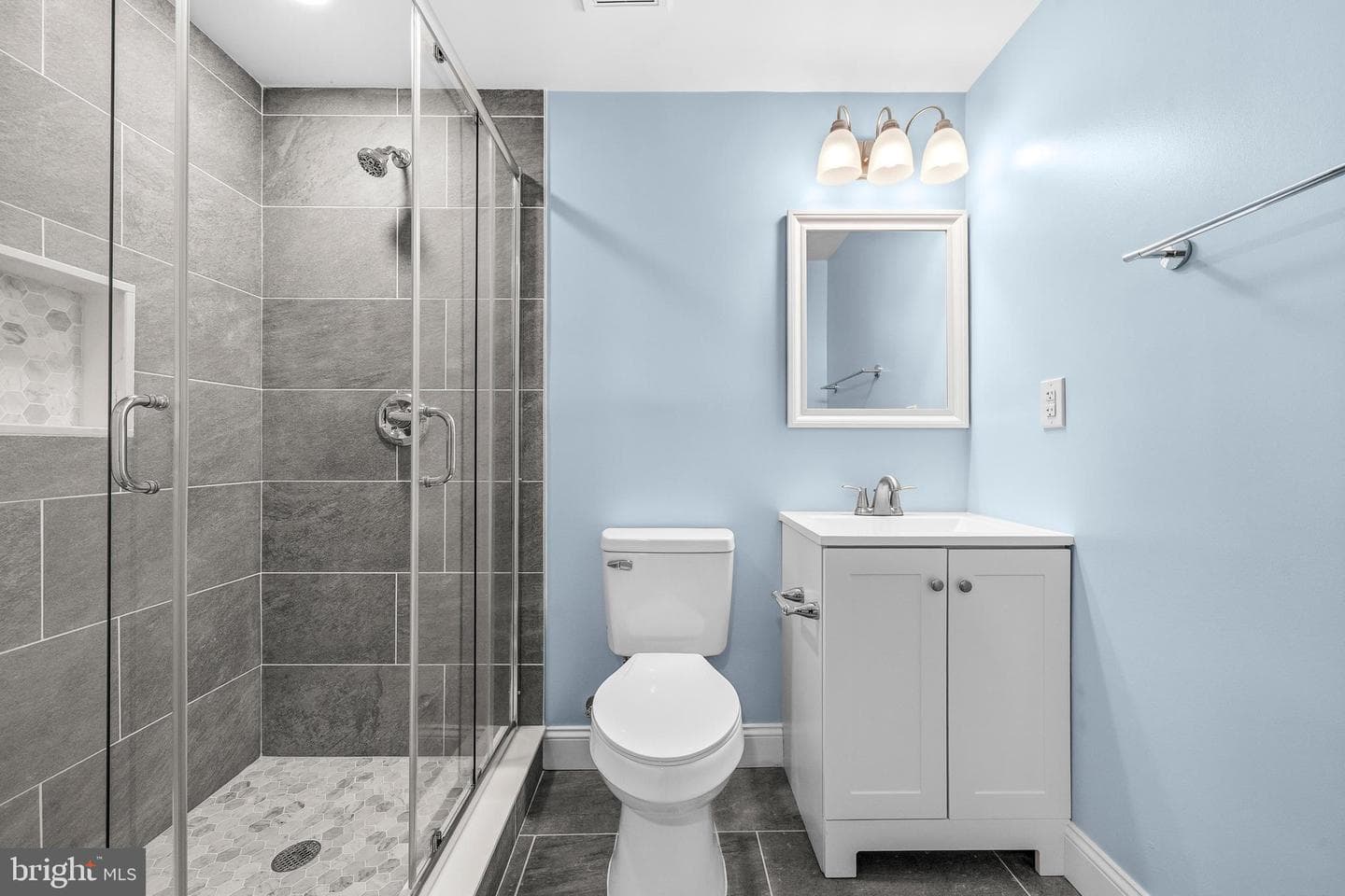 8300 Cathedral Avenue photo 31