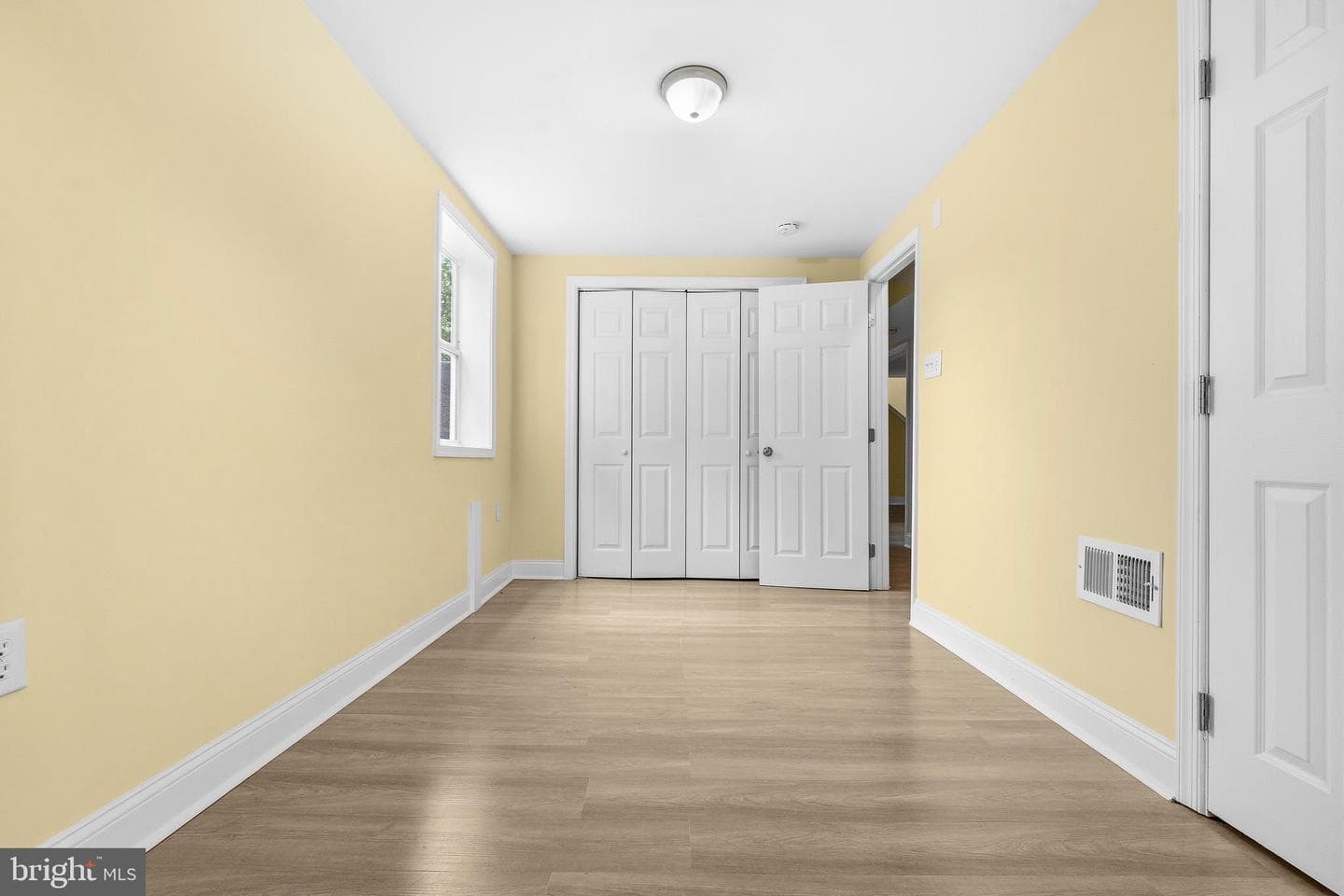 8300 Cathedral Avenue photo 34