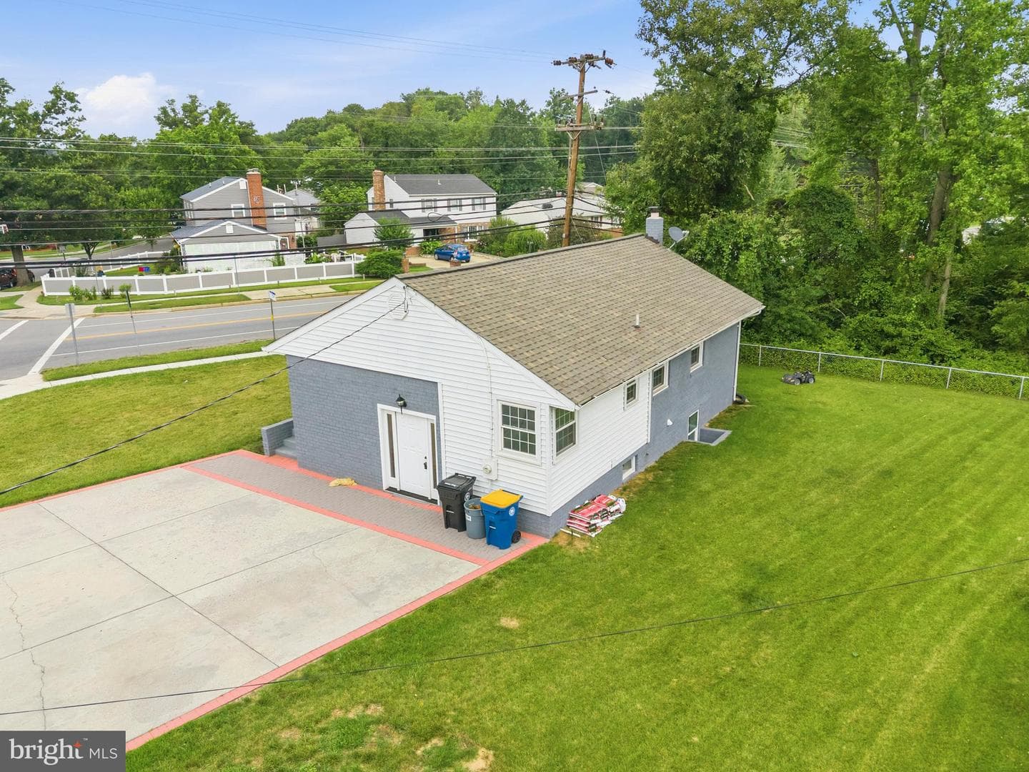 8300 Cathedral Avenue photo 38
