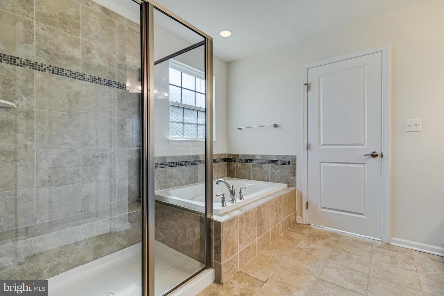 3002 Winterbourne Drive photo 25