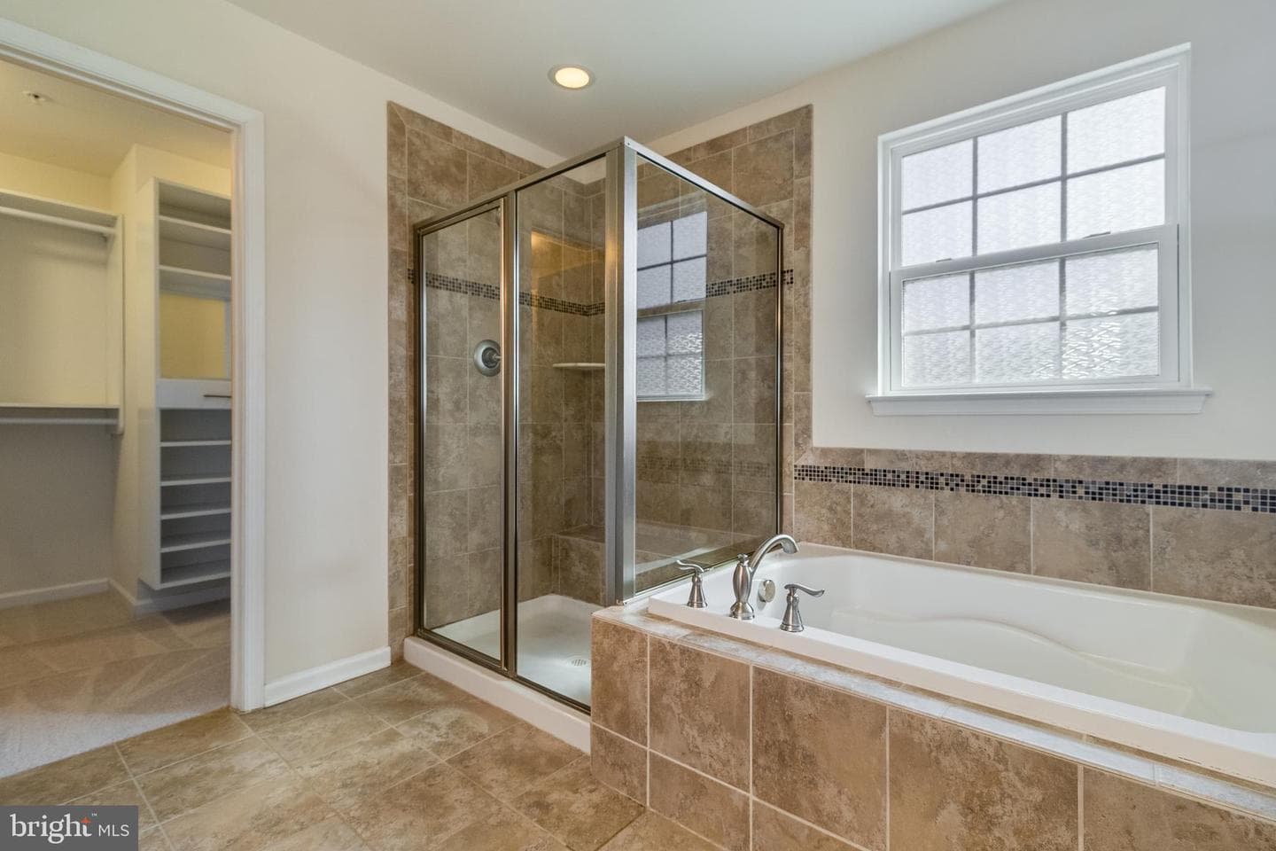 3002 Winterbourne Drive photo 27