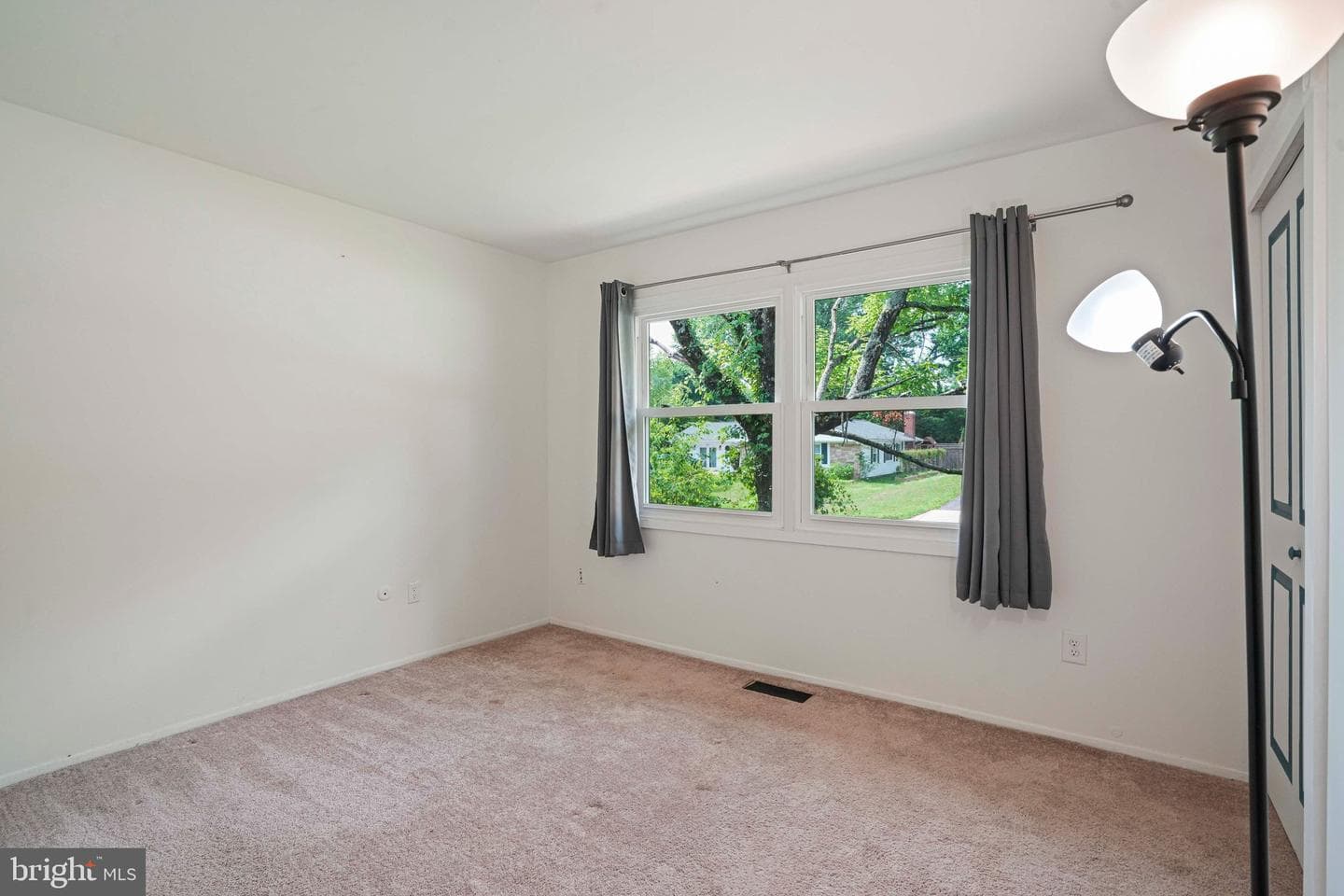 2201 Harwood Ln photo 12