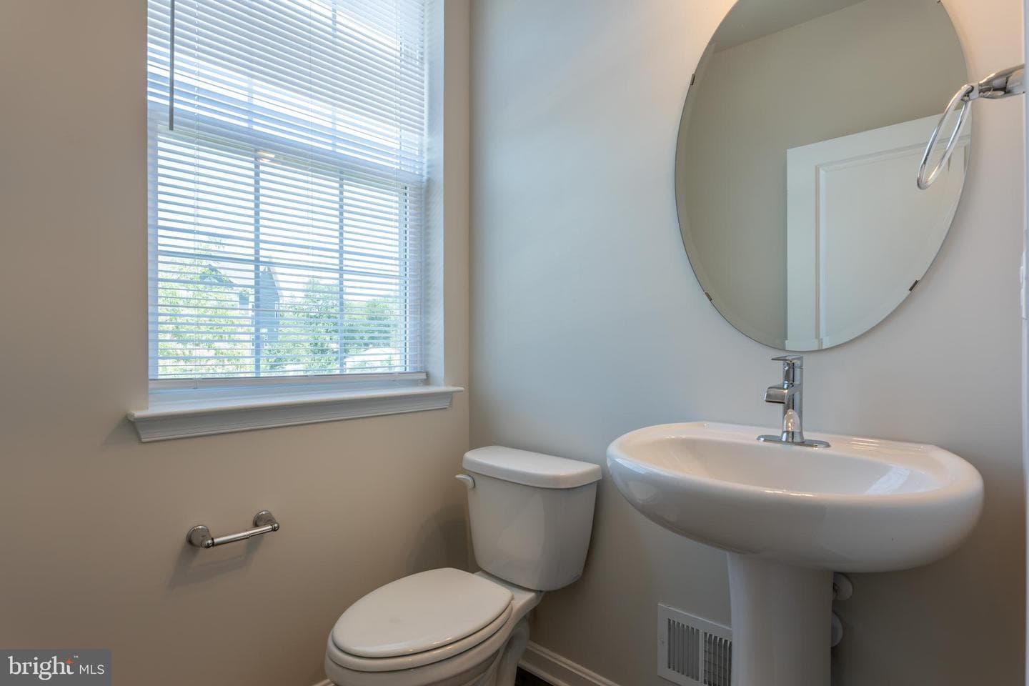 8750 Mimosa Avenue photo 35