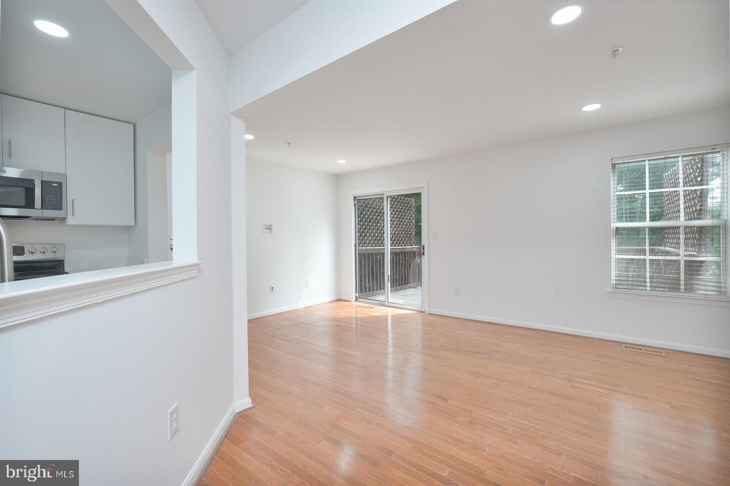 9909 Royal Commerce Place photo 10