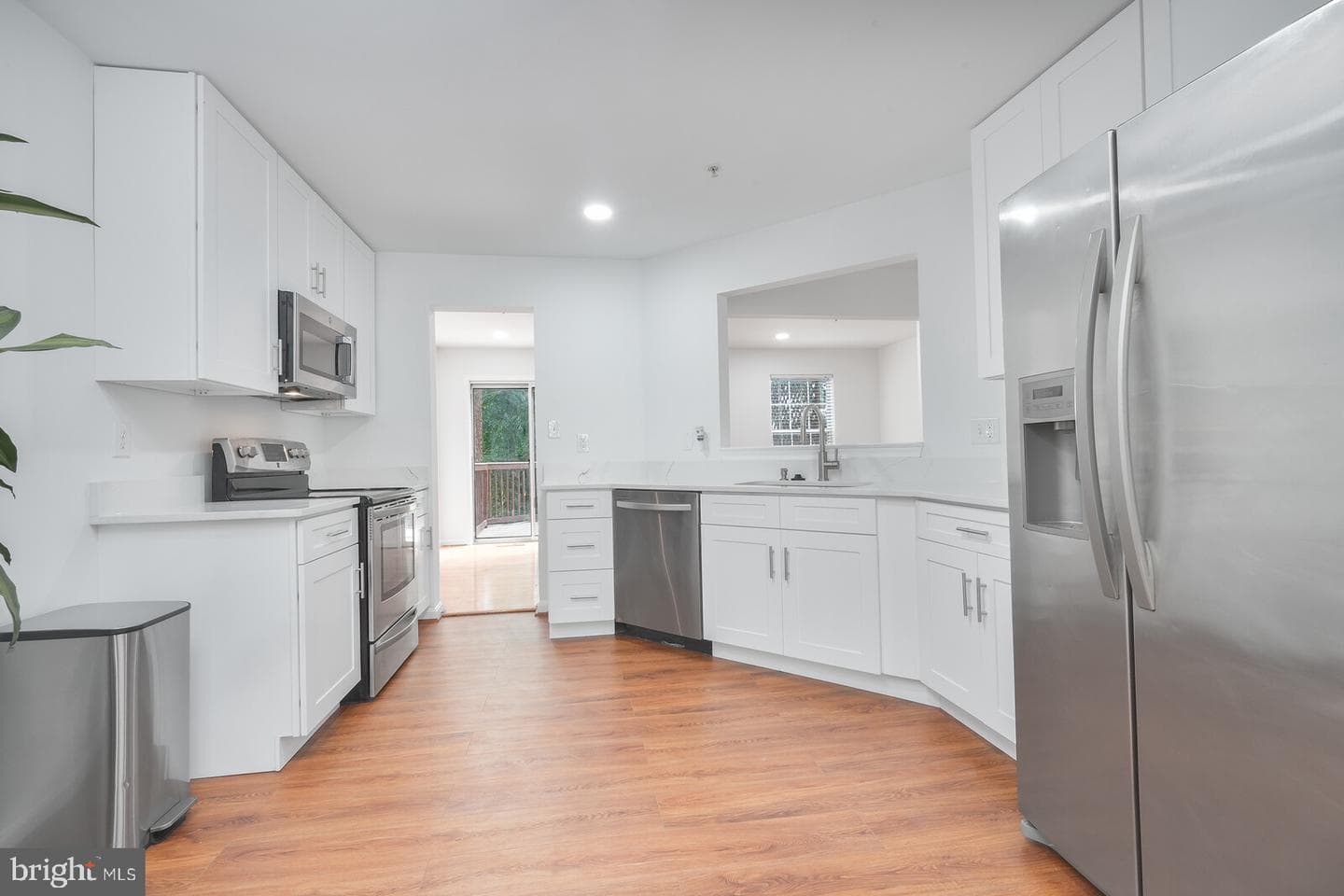 9909 Royal Commerce Place photo 11