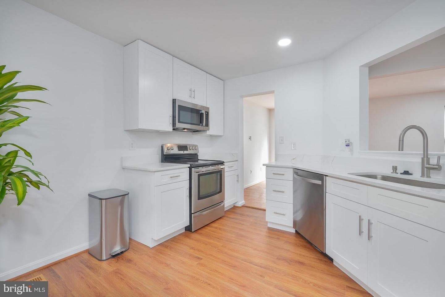 9909 Royal Commerce Place photo 12