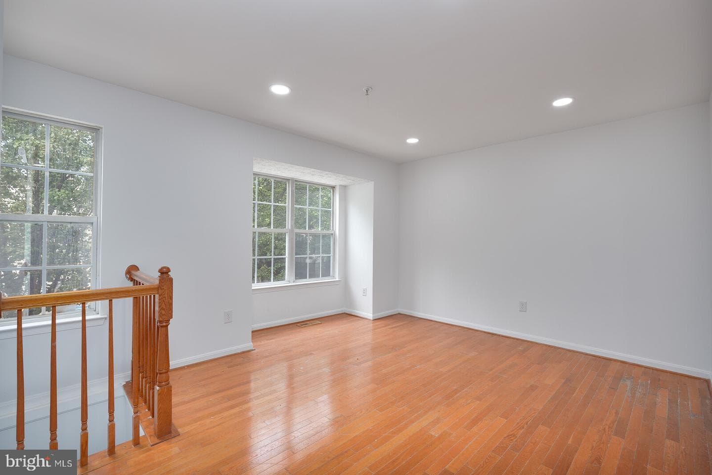 9909 Royal Commerce Place photo 5