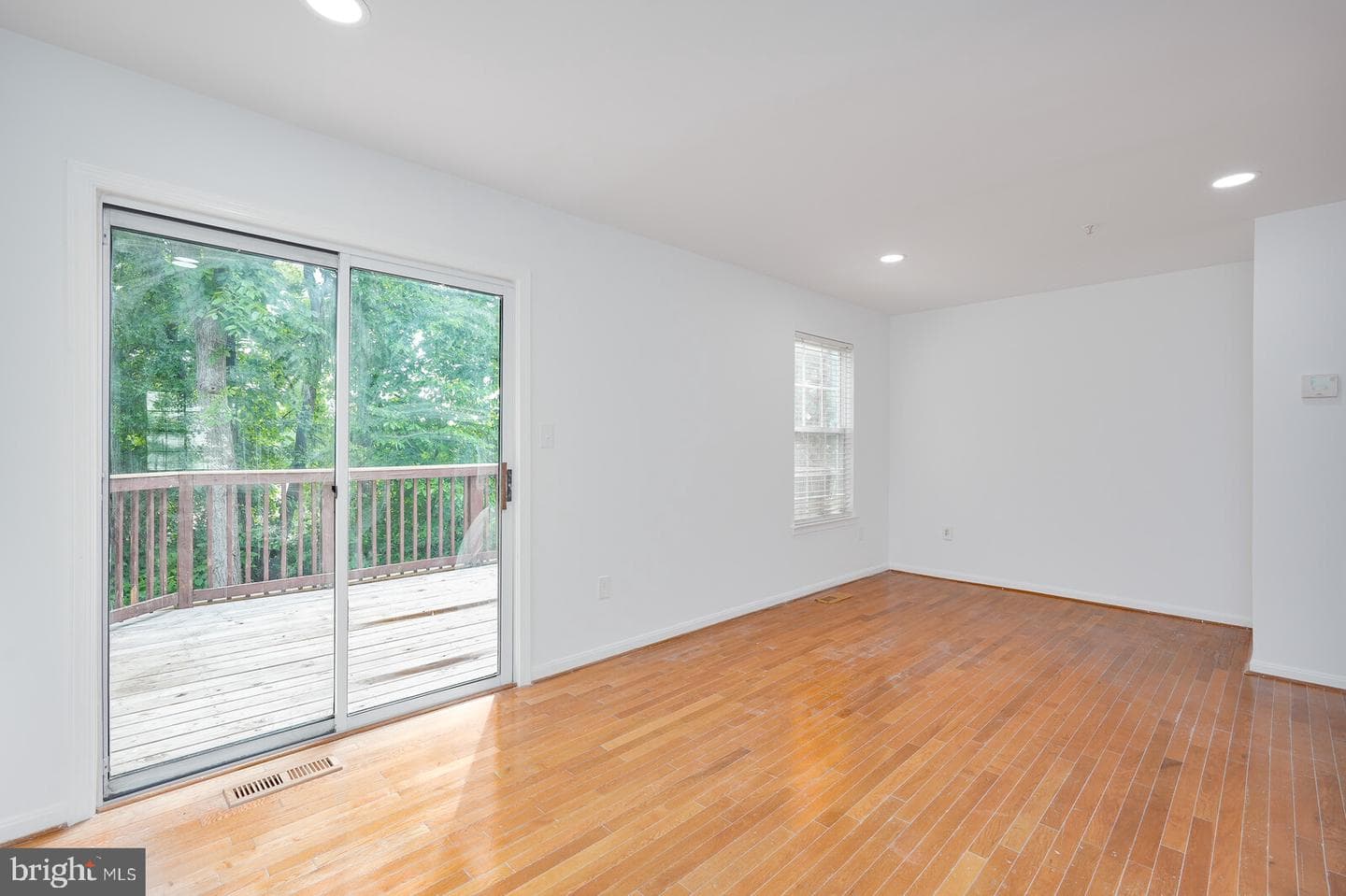 9909 Royal Commerce Place photo 6