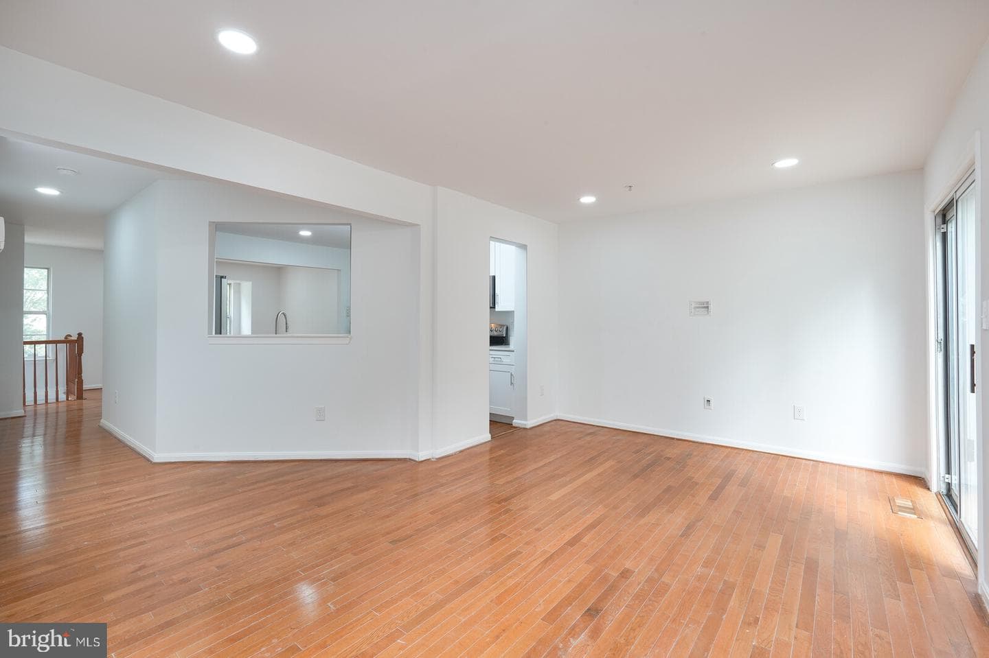 9909 Royal Commerce Place photo 7