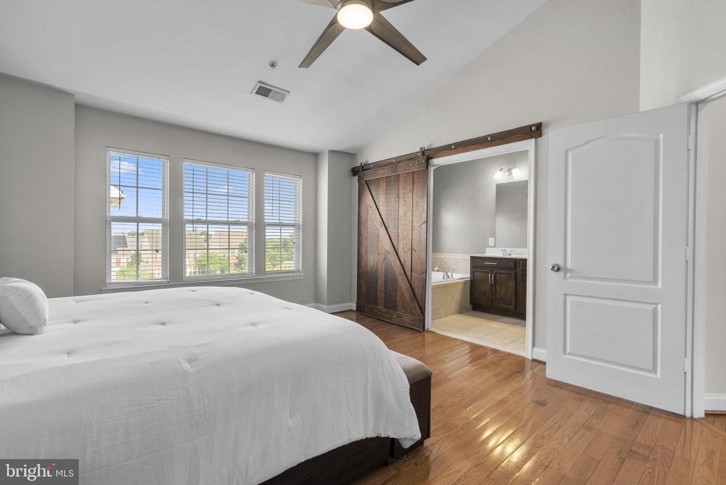 14810 Hardcastle Street photo 26