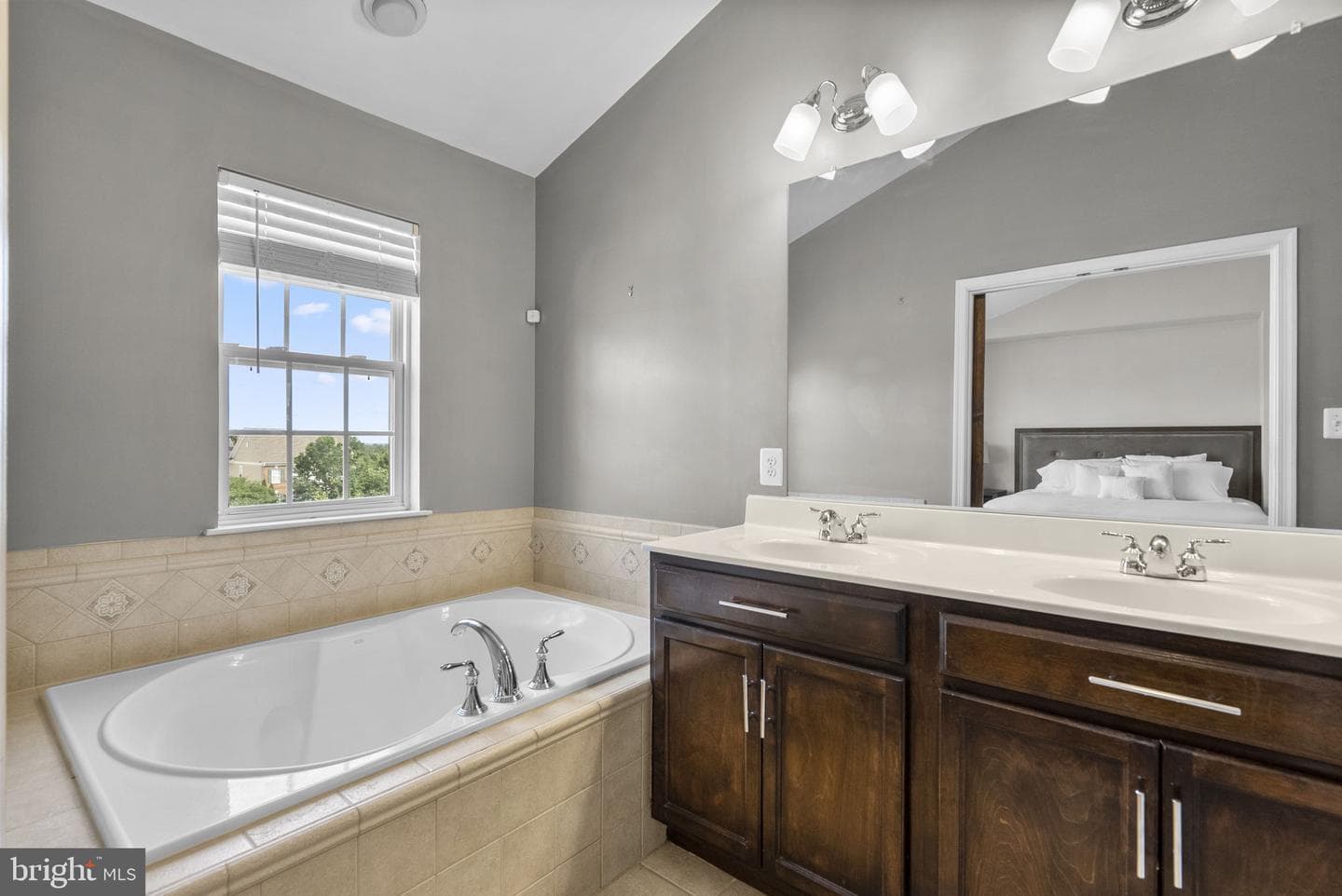14810 Hardcastle Street photo 29