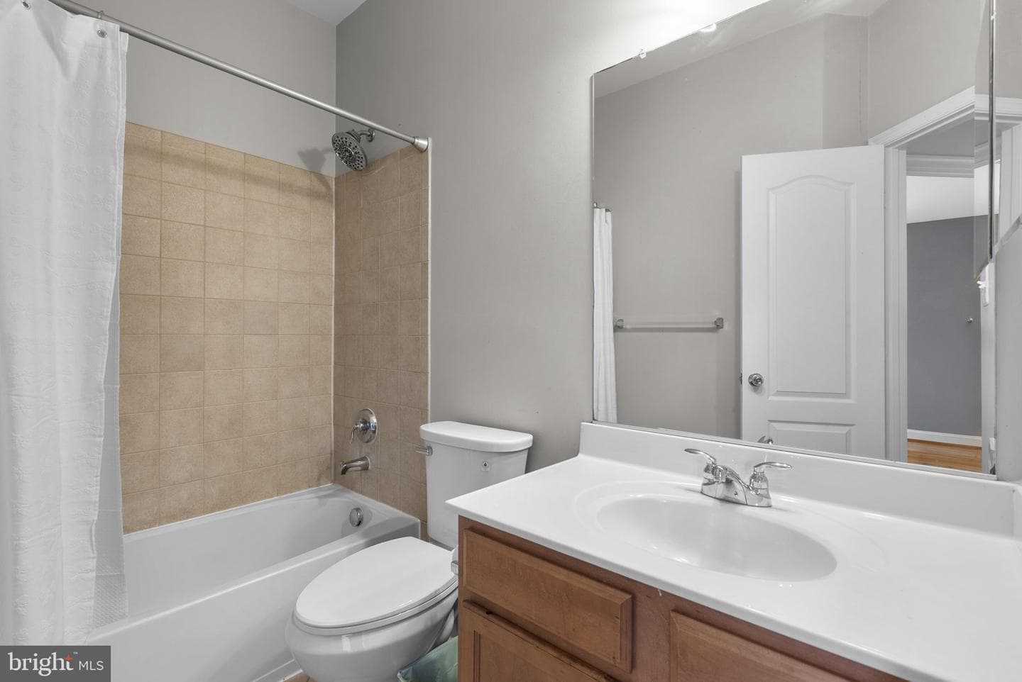 14810 Hardcastle Street photo 35