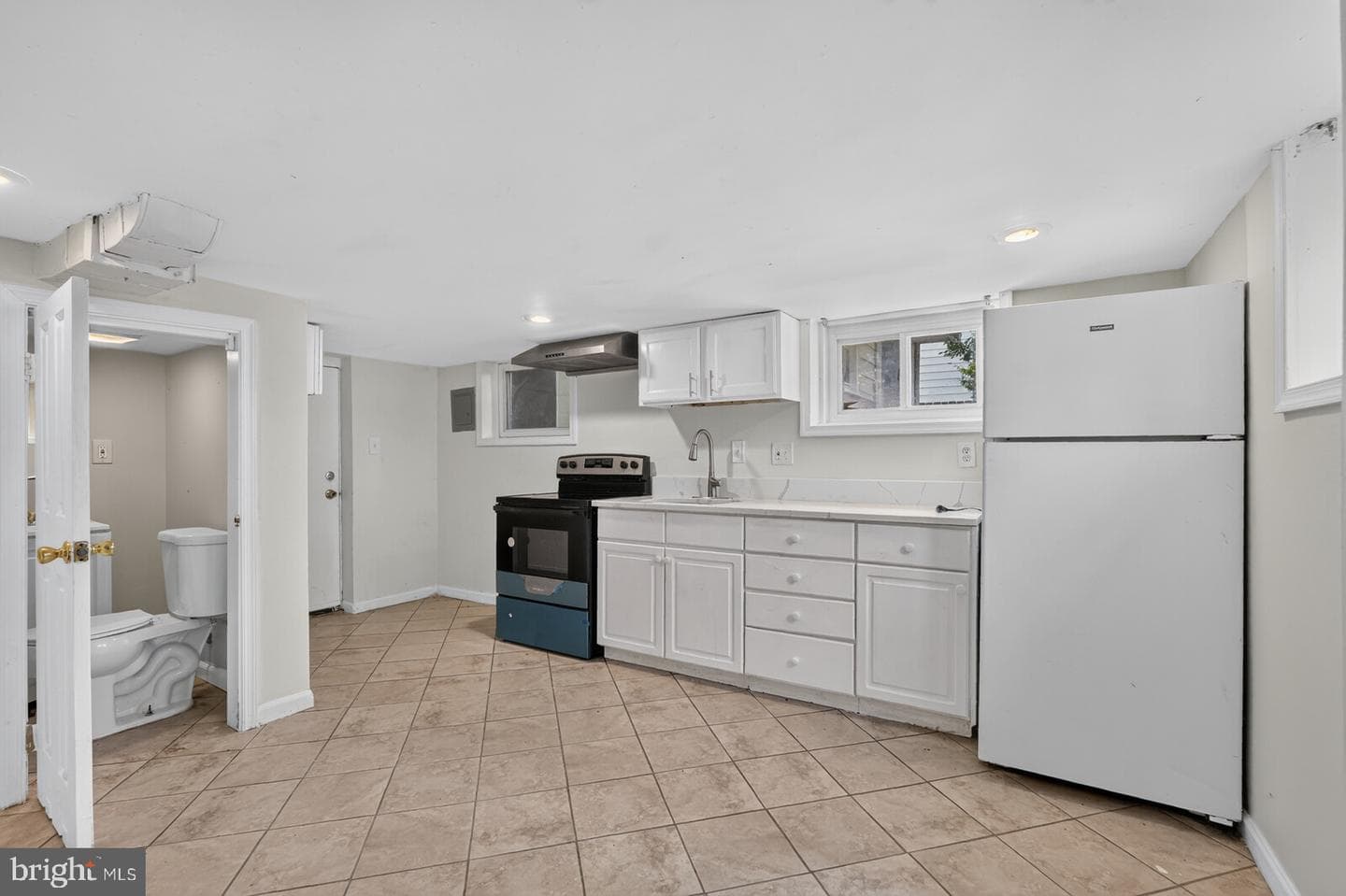 2021 Sheridan Street photo 28