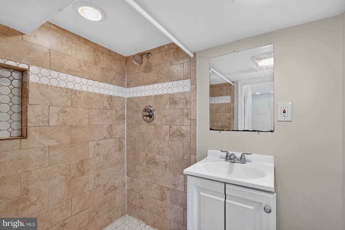 2021 Sheridan Street photo 29