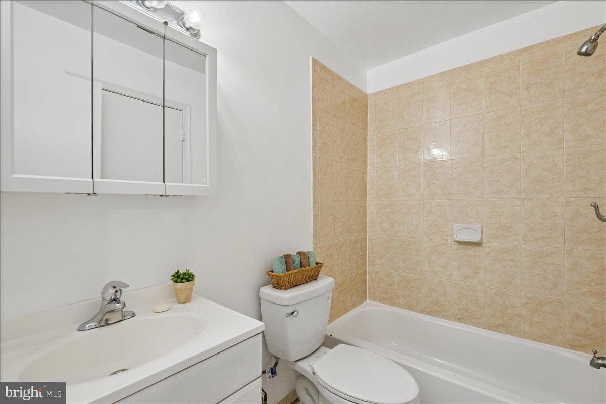 8517 Potomac Avenue photo 11