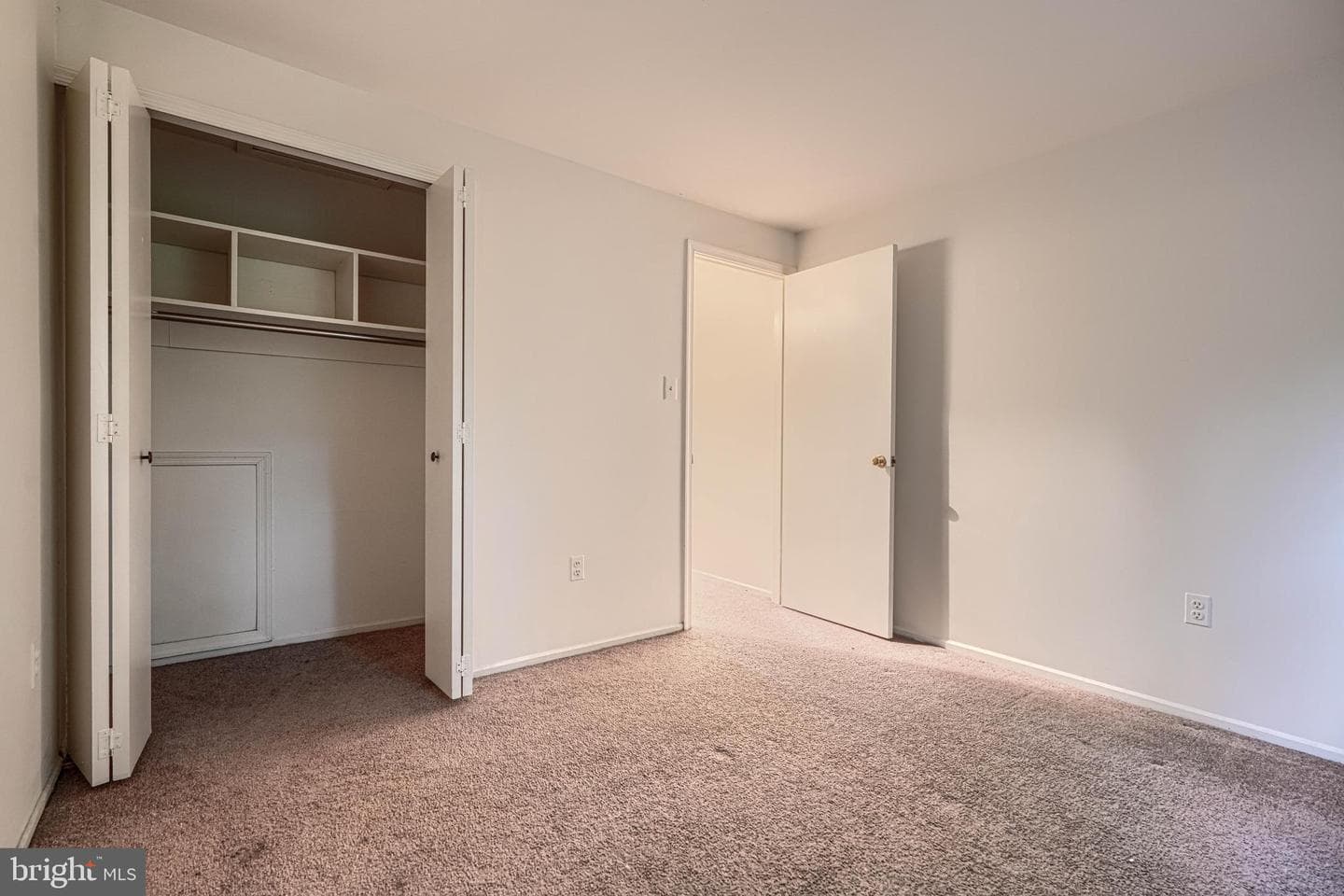 2266 Prince Of Wales Court photo 23