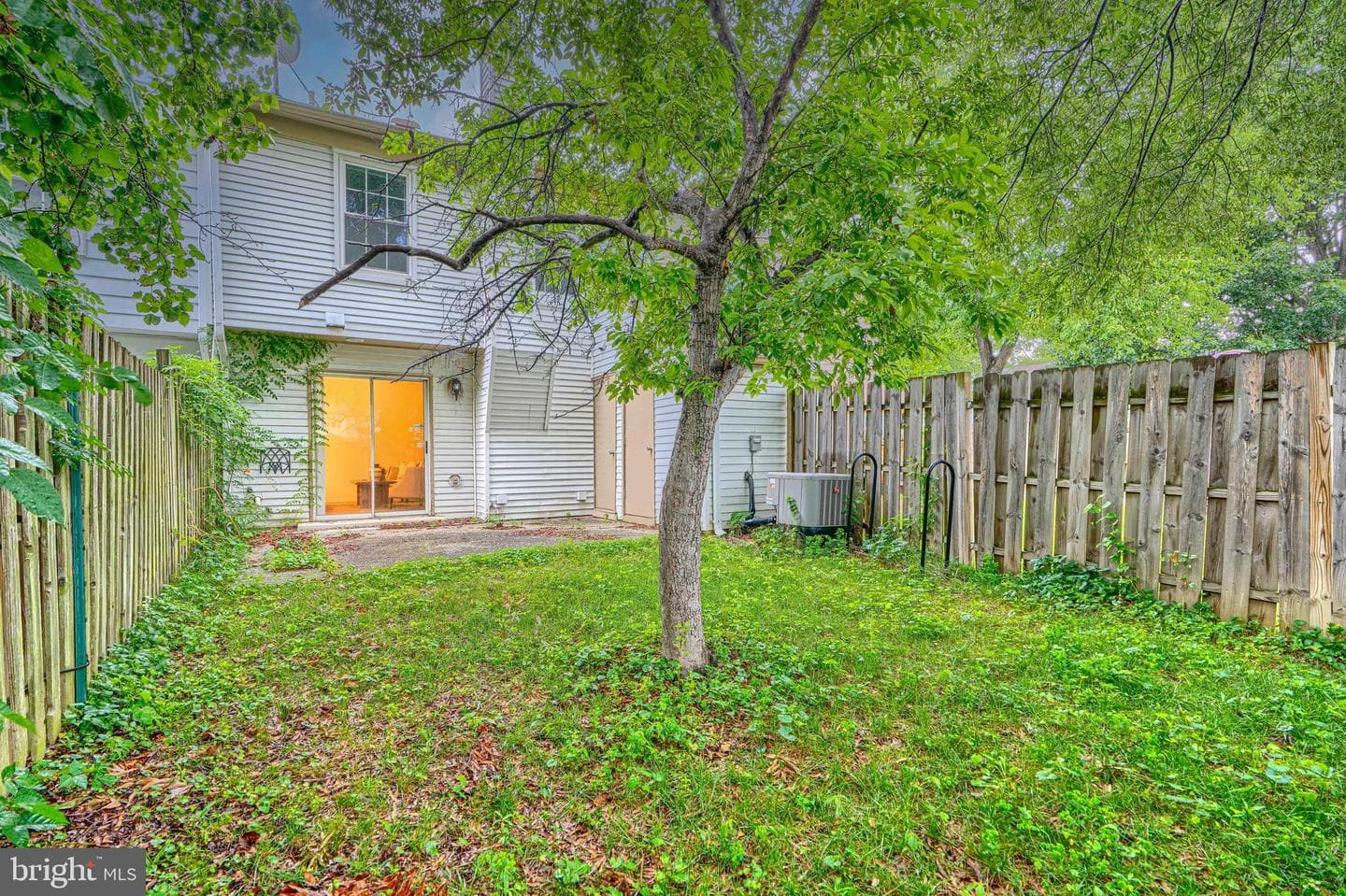 2266 Prince Of Wales Court photo 27