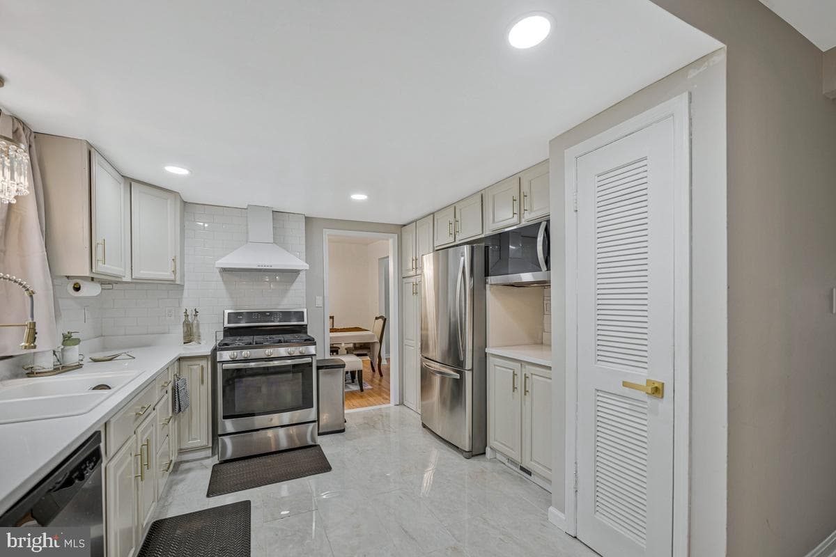 7515 Lenham Drive photo 8