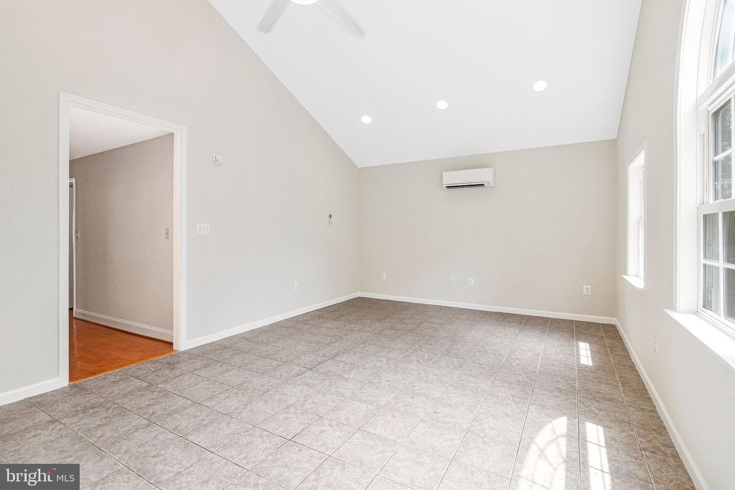 8401 Potomac Avenue photo 13