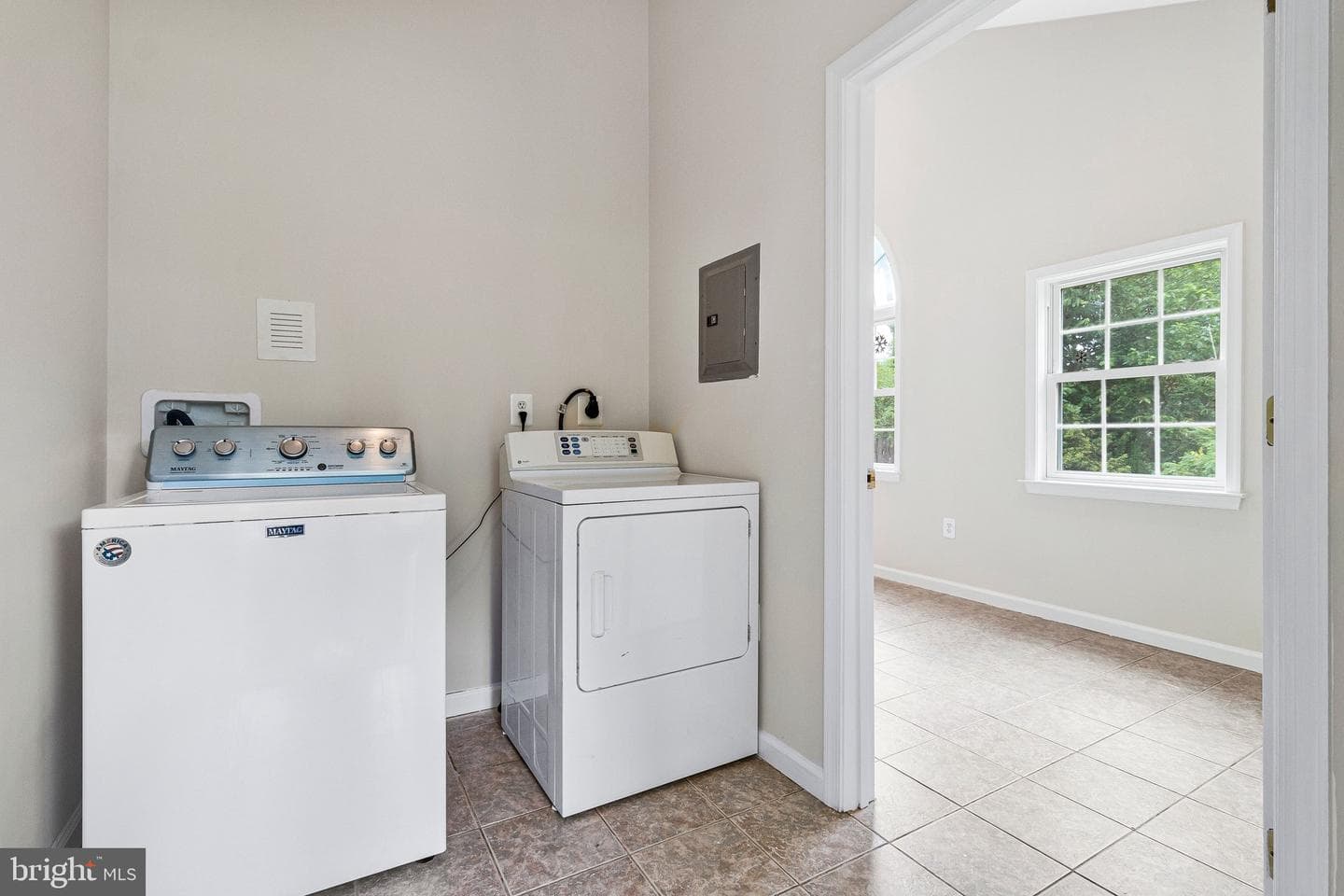 8401 Potomac Avenue photo 14