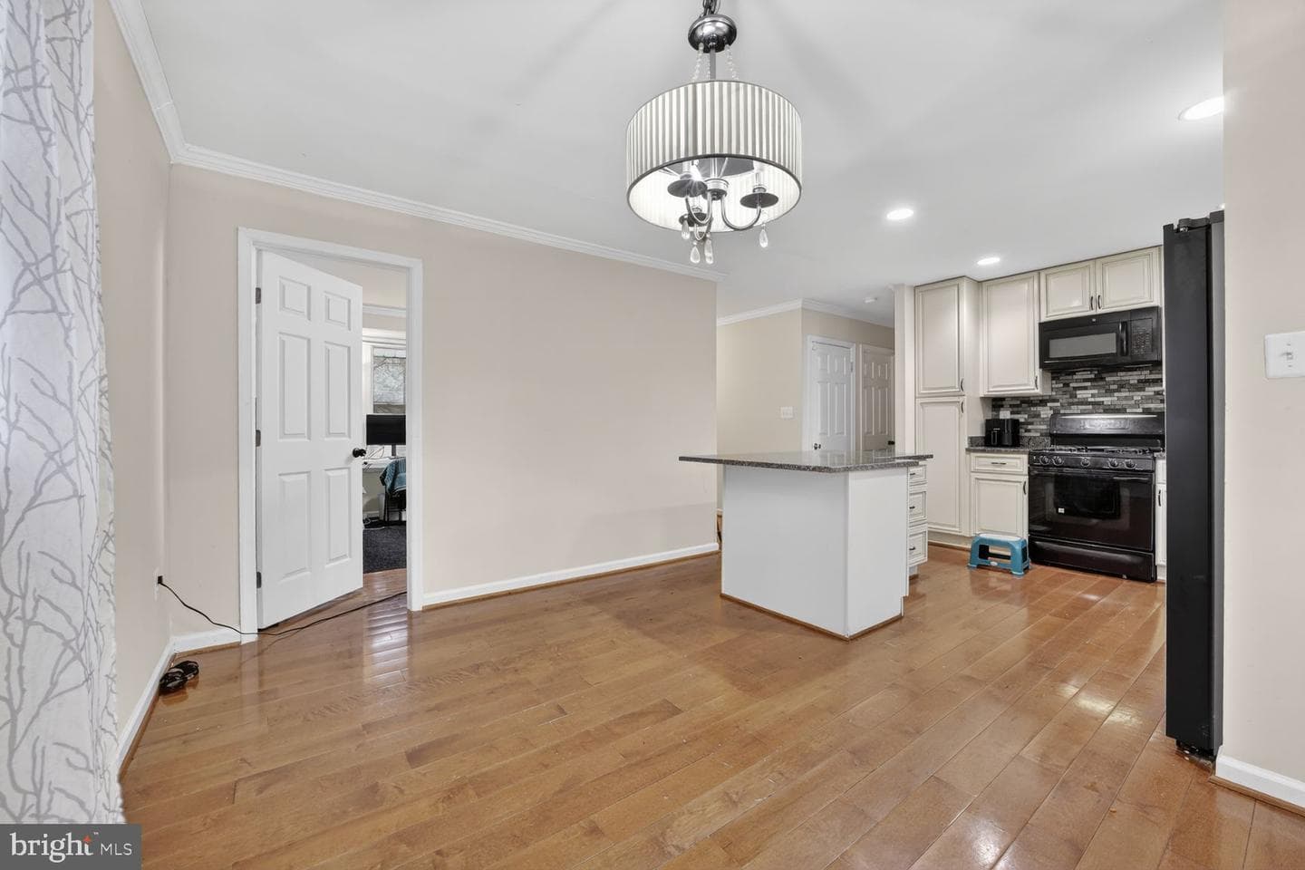 3809 Walnut Lane photo 4