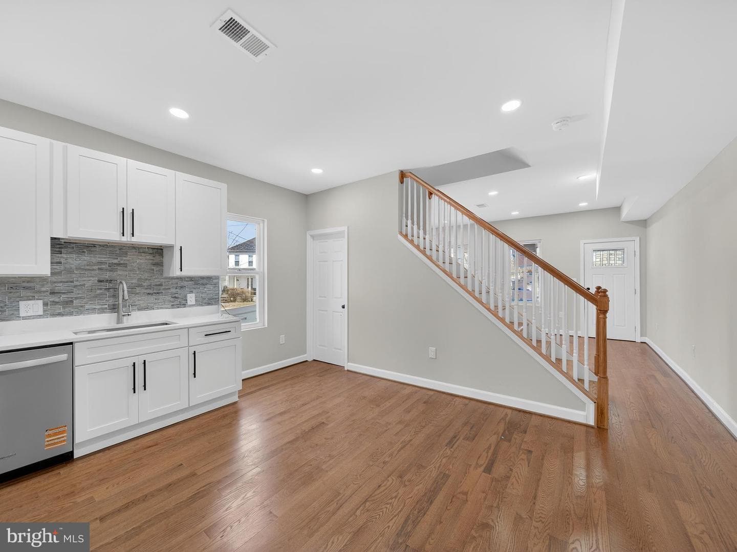 5919 Addison Road photo 9