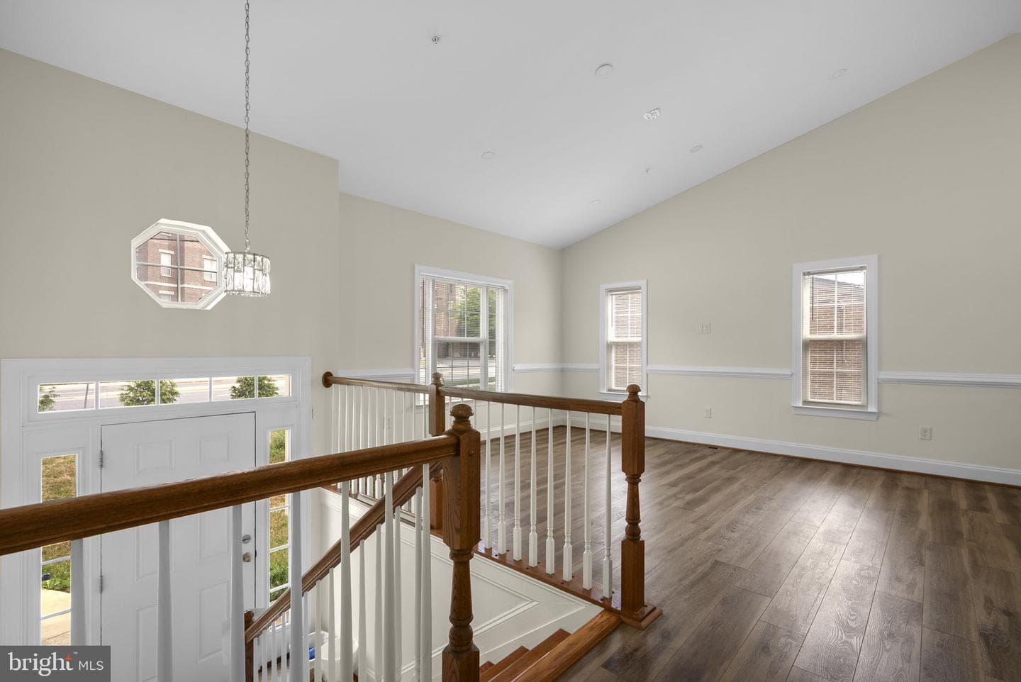 5405 Auth Road photo 4