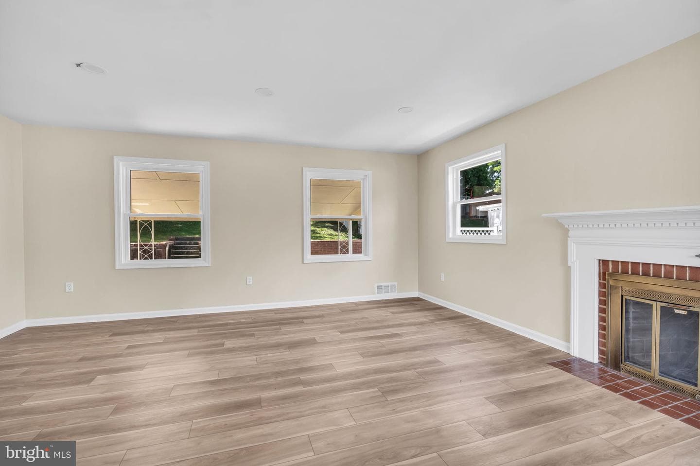 7536 Abbington Drive photo 4