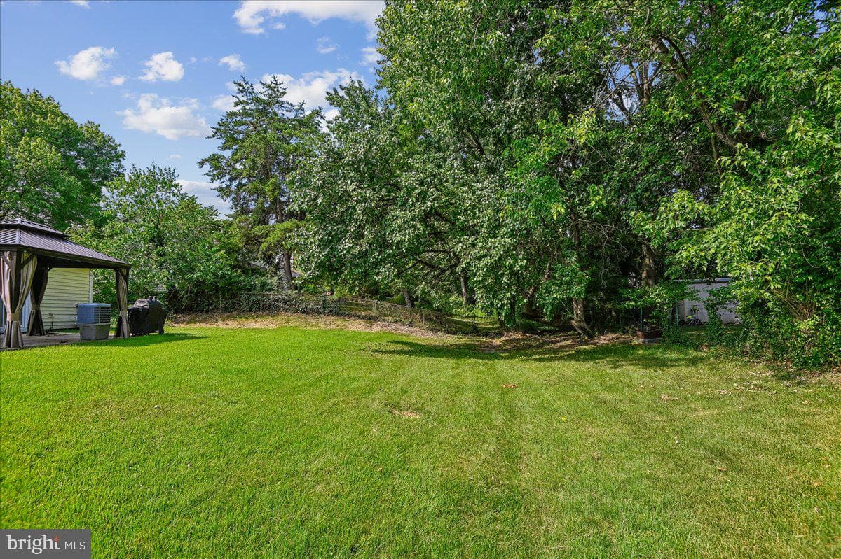 12218 Valerie Lane photo 7