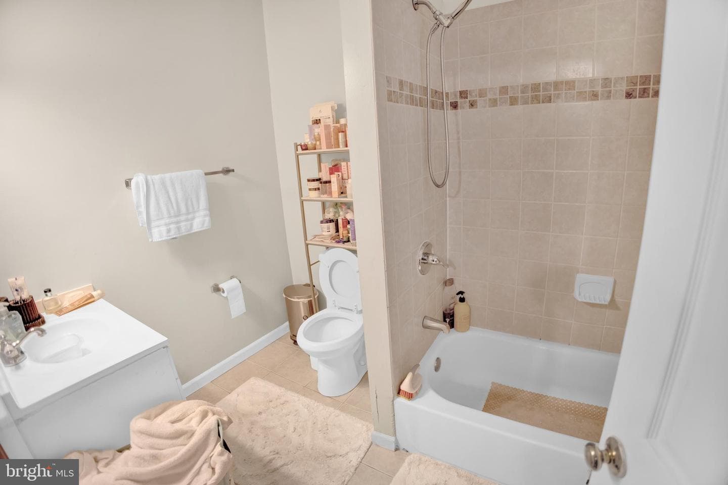 8526 Adelphi Road photo 10