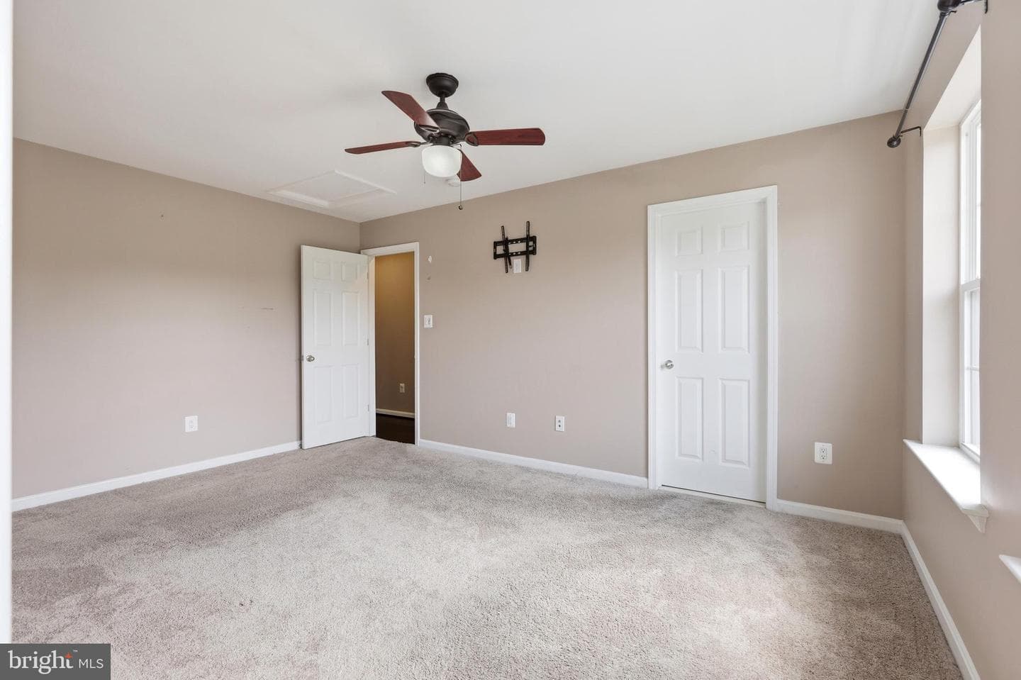 2700 Lake Forest Drive photo 35