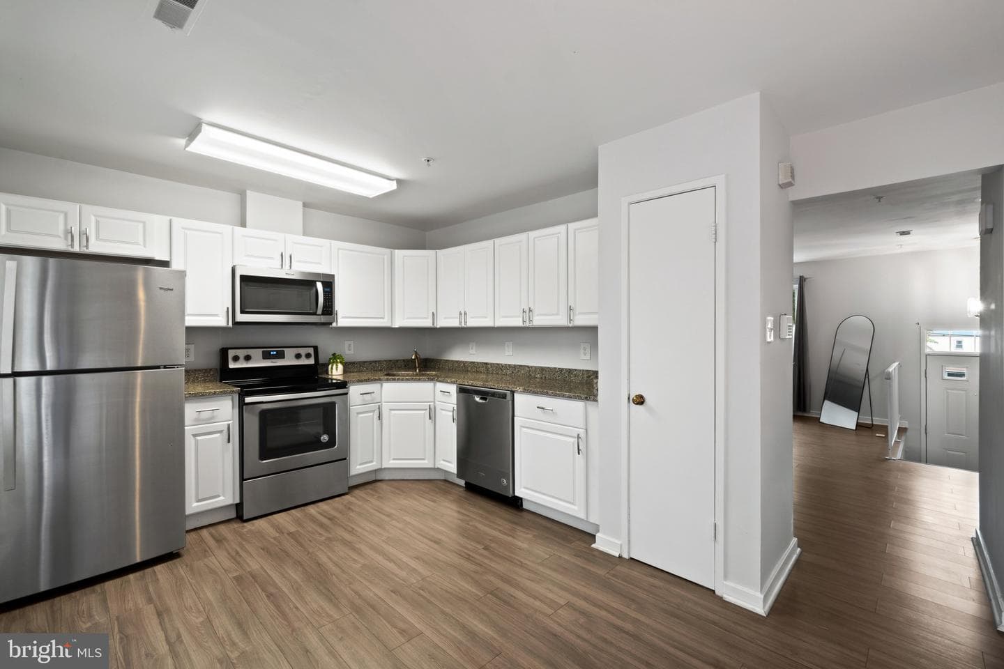 1020 West Court #10 photo 6