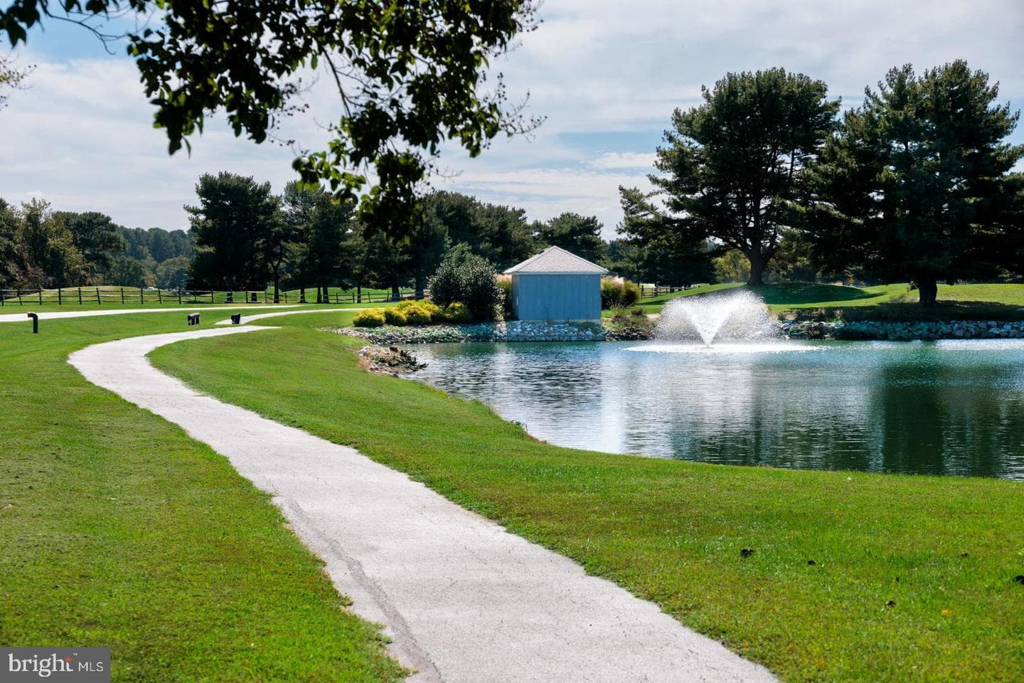 102 Golf Court photo 37