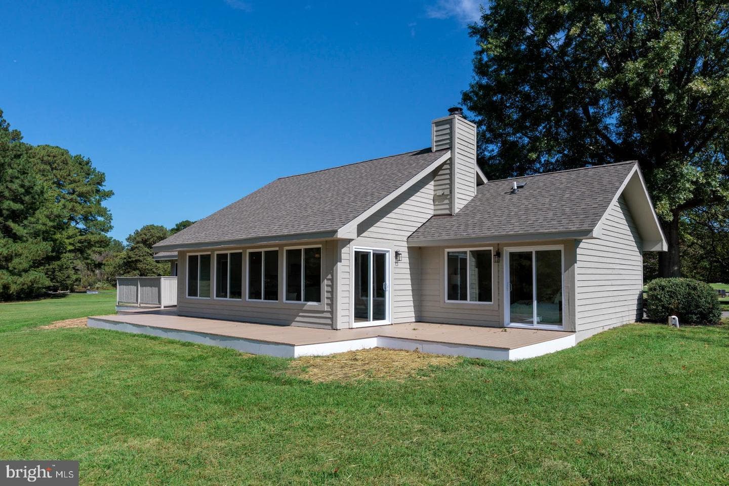 102 Golf Court photo 5