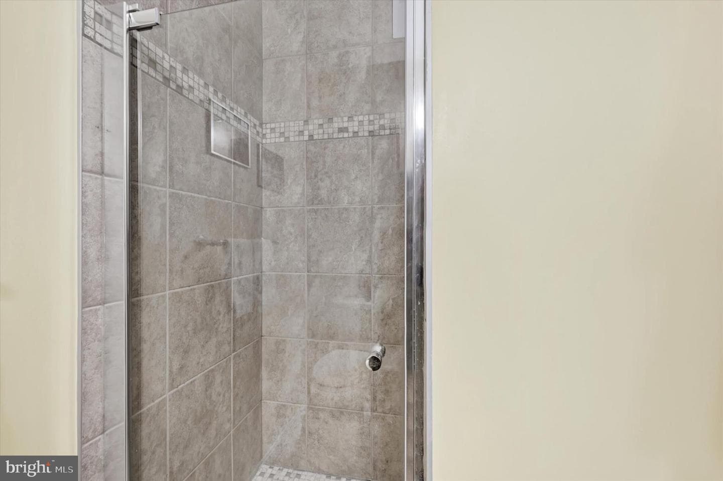 27 Queen Mary Court #f photo 25