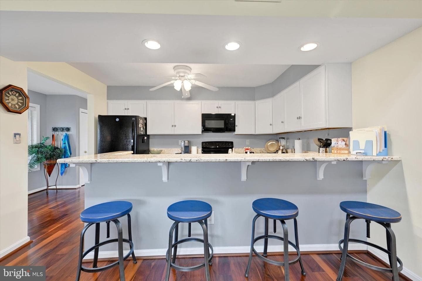 27 Queen Mary Court #f photo 9